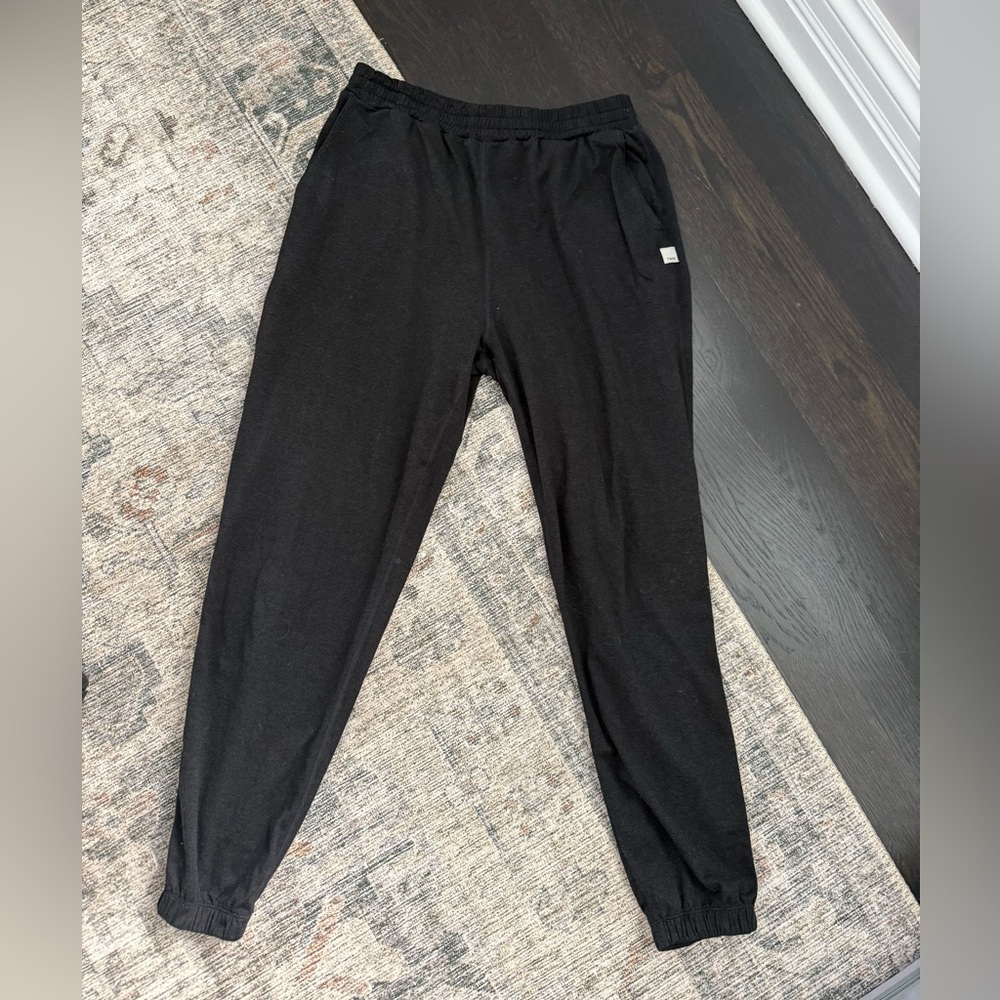 Excellent condition Vuori Black Lounge Pants